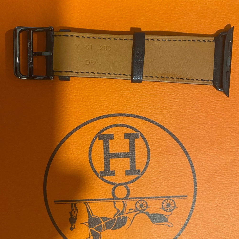 Hermes Double Tour Apple Iwatch band Black series 6 Iwatch included 44mm alum - Picture 4 of 9